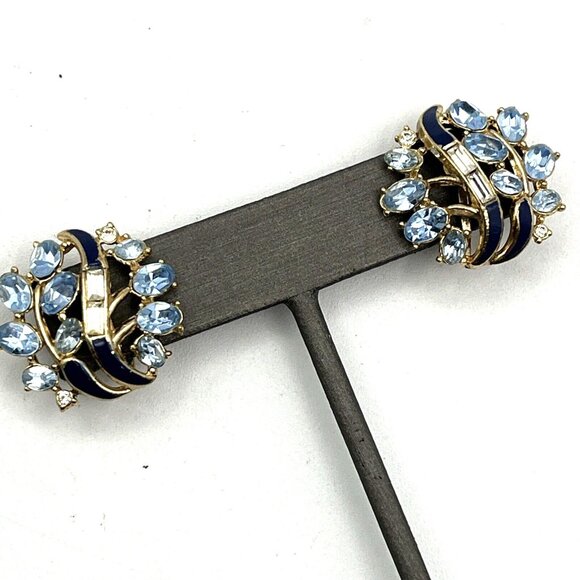 Vintage TRIFARI Earrings Icy Blue Rhinestone Enamel Clip Earrings Gold Tone 1" - Picture 8 of 10